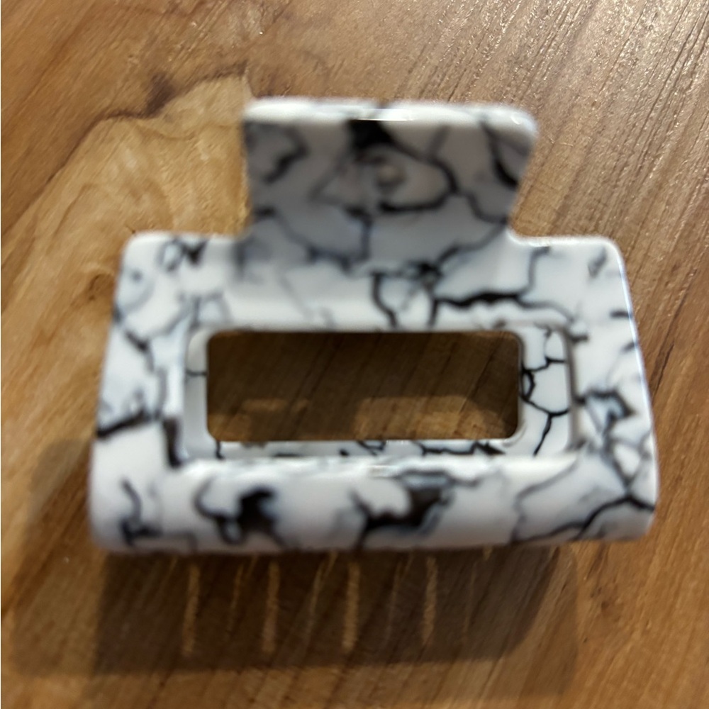 Lululemon Medium Claw Hair Clip
